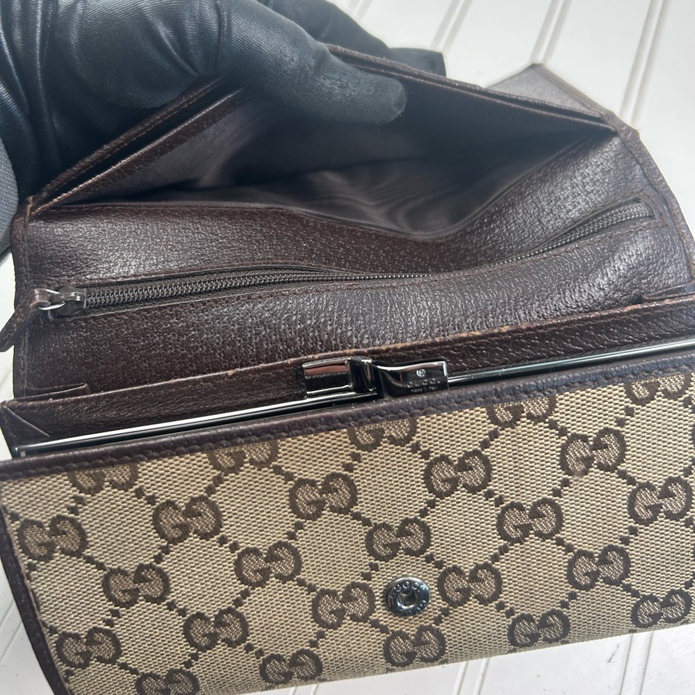 Gucci Vintage GG Supreme Canvas Bifold Wallet with Brown Leather Trim - Picture 8 of 11